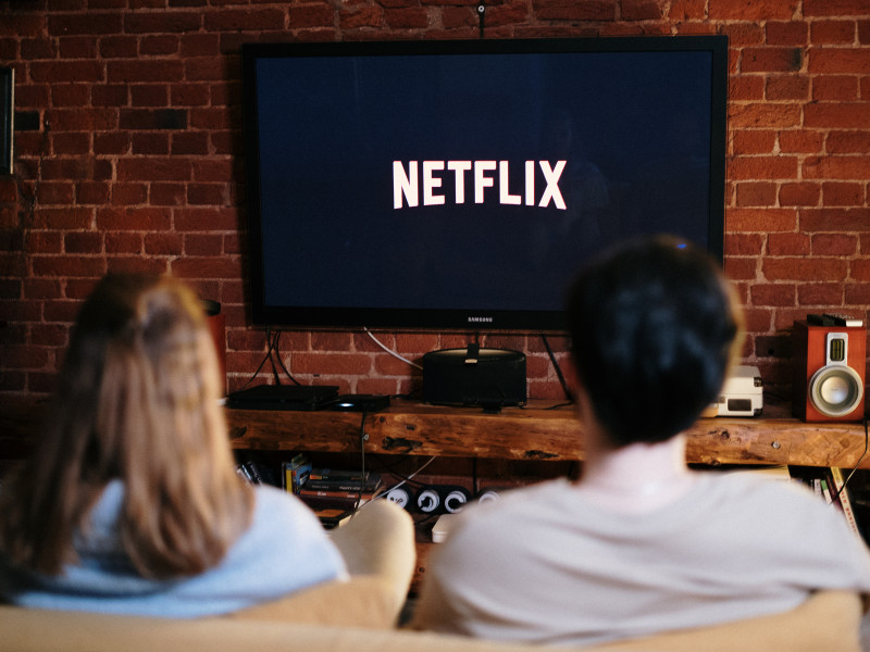 Cable or Streaming: Which is Lighter on Your Wallet in 2024?