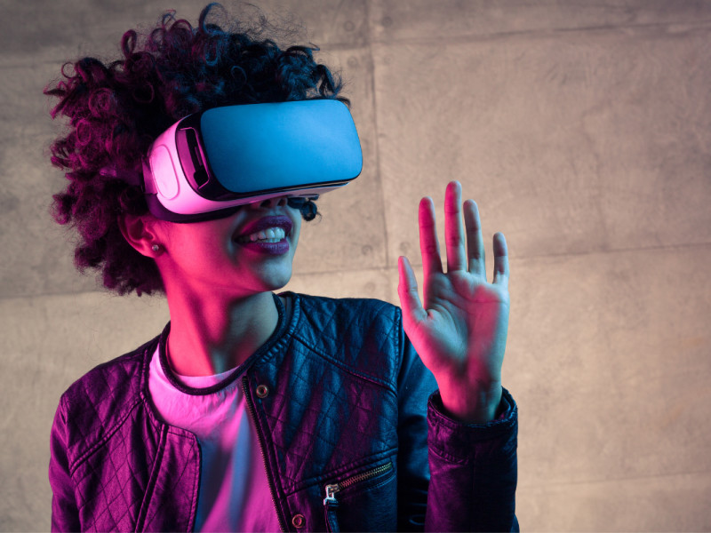 11 Must-Have Tech Gadgets to Dazzle Everyone on Your Holiday Shopping List